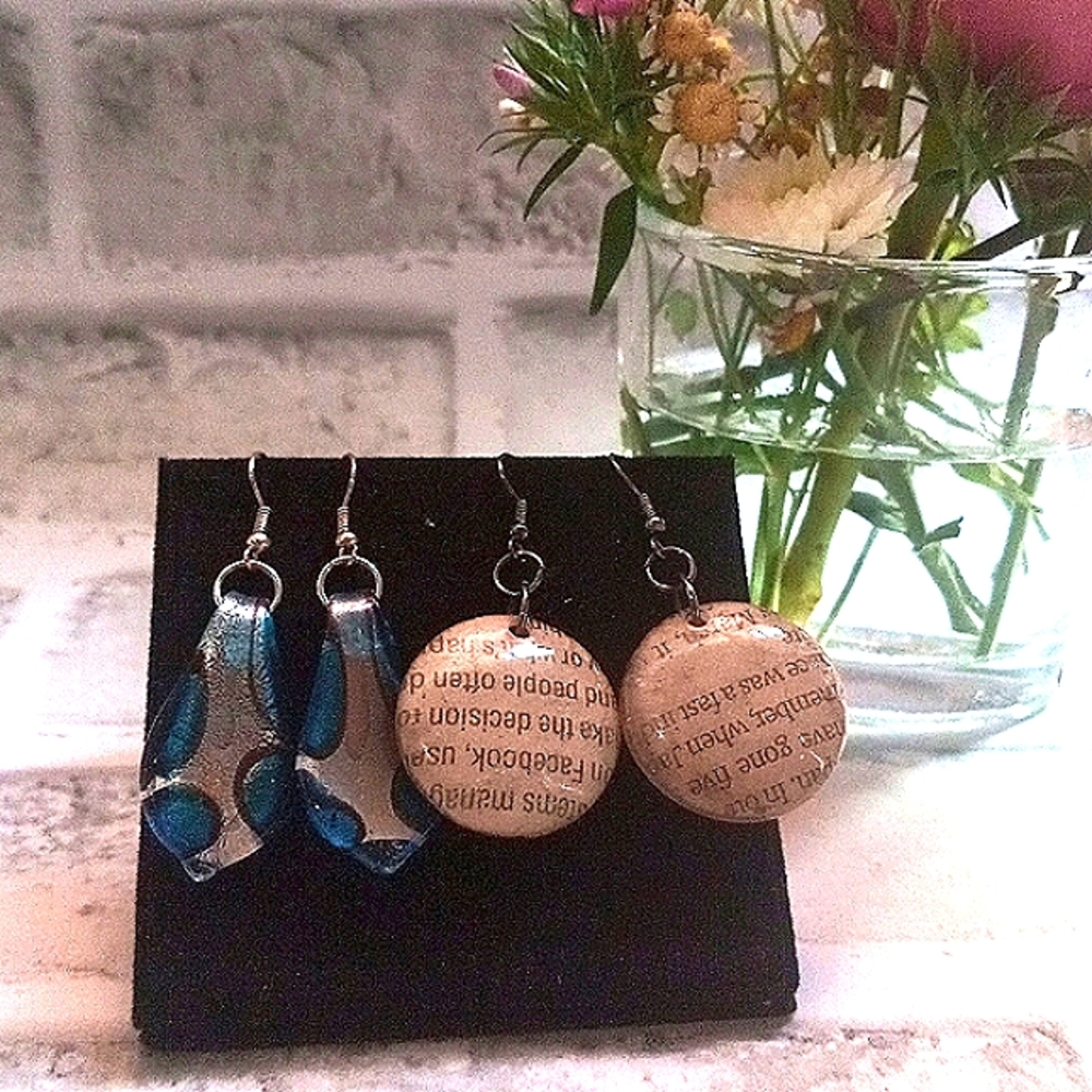 🌁 ANTIQUE: GRANMOTHERS STAINED GLASS EARRINGS, 2 PAIR.